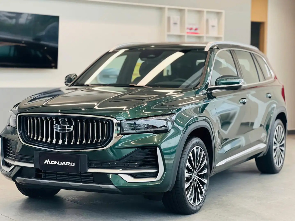 Geely Monjaro màu xanh lá hợp mệnh Mộc