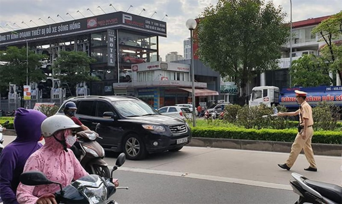 Lỗi lấn làn của ô tô bị phạt lên đến 16 triệu đồng
